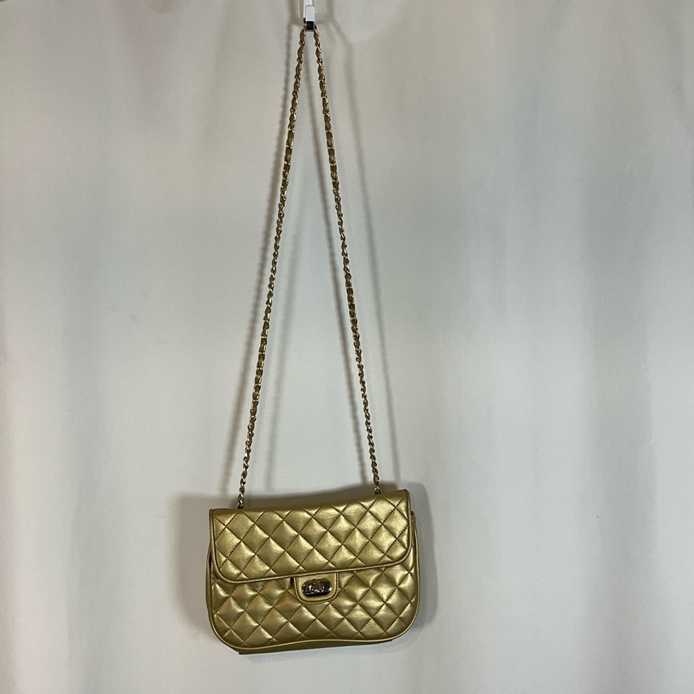 Purse Shoulder Bag Gold Color Quilted Chain with Change Bag